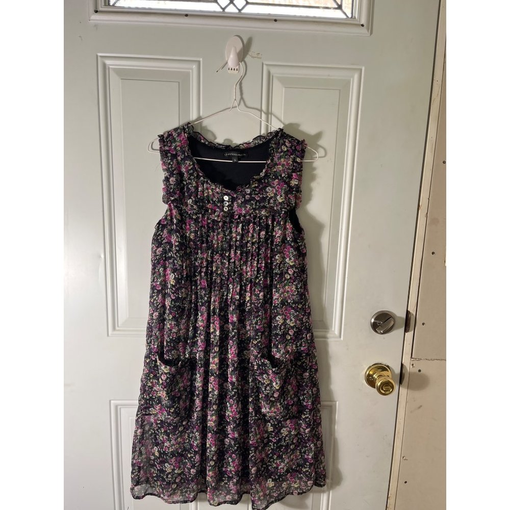 Chris McLaughlin woman’s black lined floral sleeveless dress size 6.
